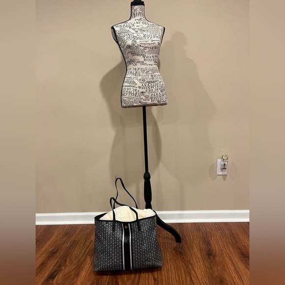 Tory Burch Gemini Link Canvas Tote - Picture 2 of 12